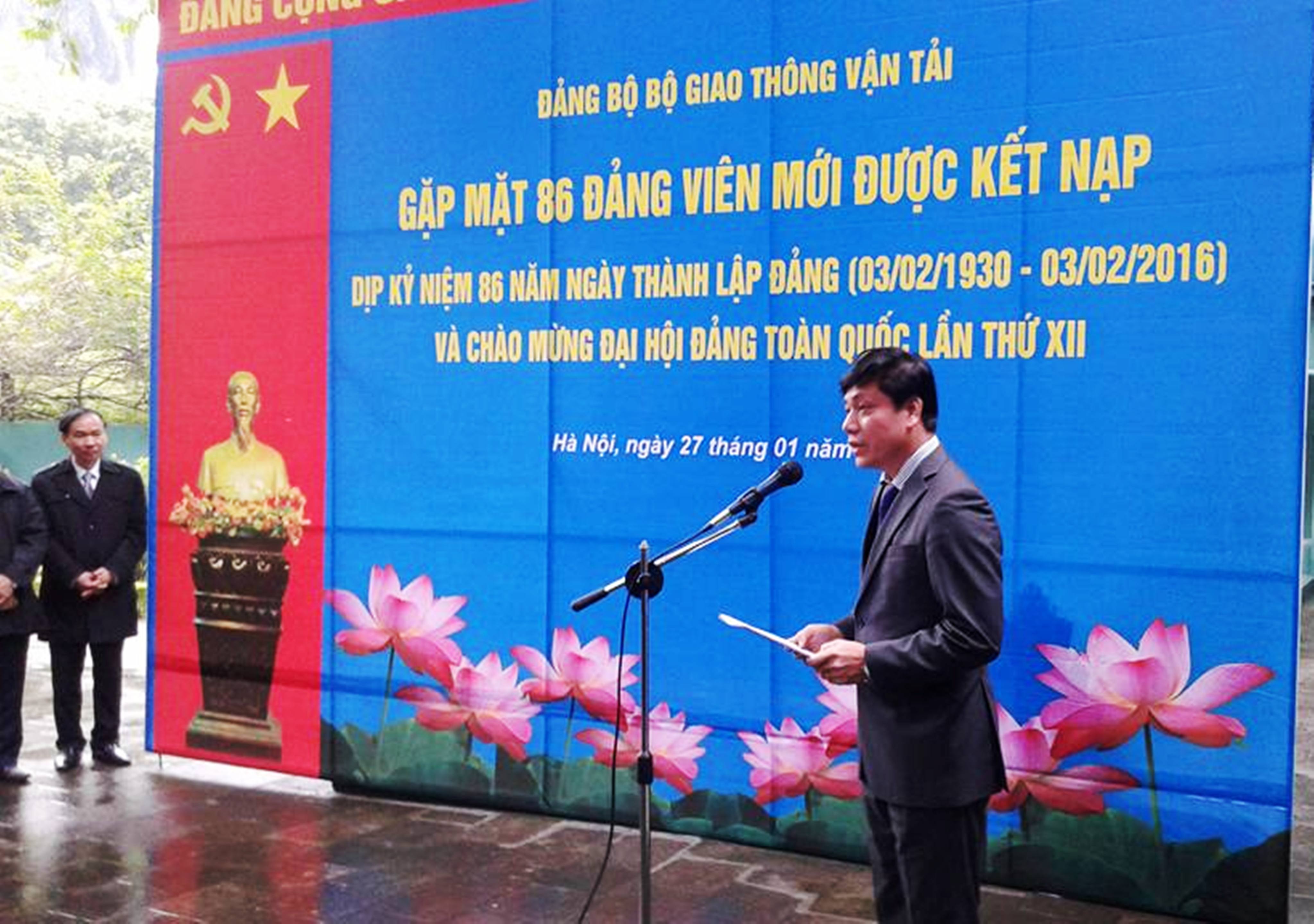 越南交通运输部举行86名新党员见面会