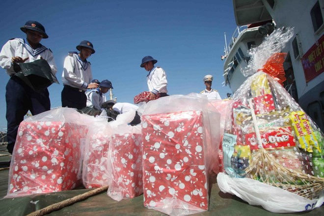 把“春天”带给DK1海上高脚屋战士们