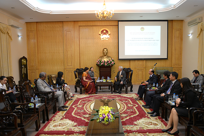印度驻越南大使馆荣获胡志明国家政治学院的纪念章