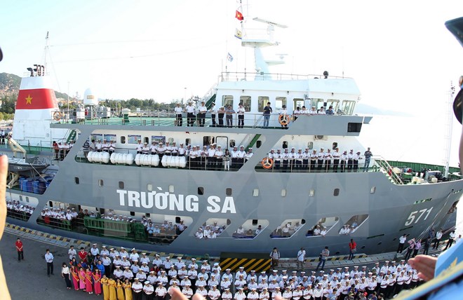 将2016丙申年年货送往长沙岛县的首艘轮船抵达长沙岛港