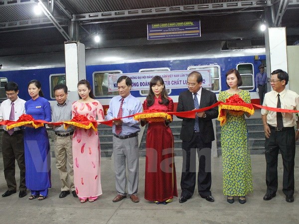 越南最快速且现代化的南北铁路航线SE7 8往返列车投运