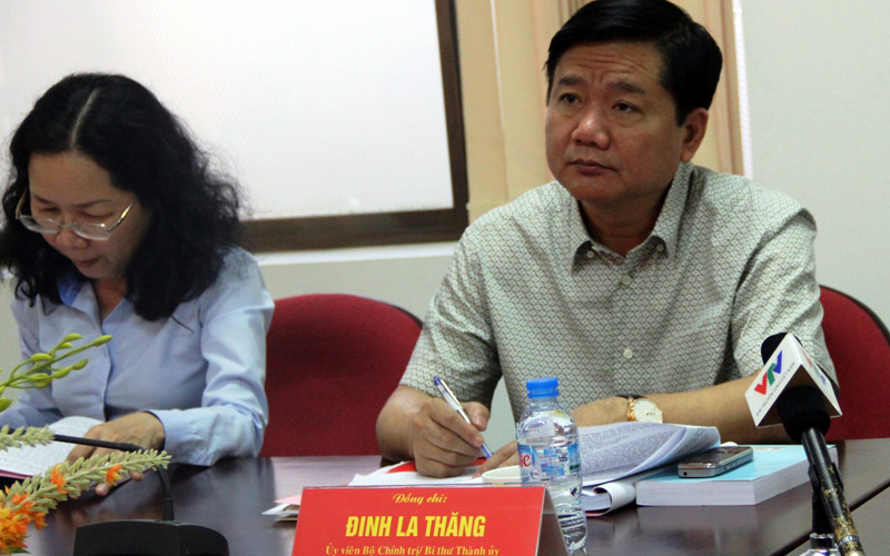 胡志明市市委书记丁罗升看望越南英雄母亲阮氏㛪