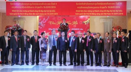 旅老越南人庆祝越老两党全国代表大会圆满成功