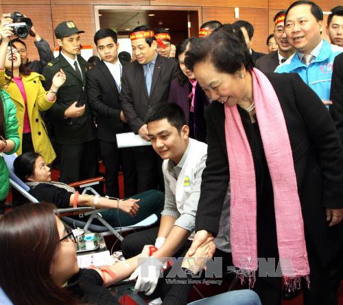 越南国家副主席阮氏缘出席2016年春天献血节开幕式