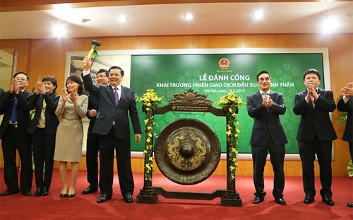 河内与胡志明市证券交易所举行2016年新年开市仪式