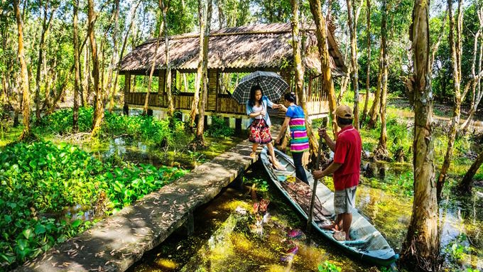 2016年丙申春节期间金瓯省接待游客量超过10 4万人次。