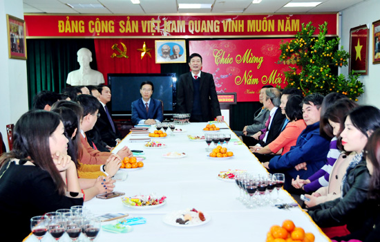 越共中央宣教部部长武文赏赴越南共产党电子报拜年