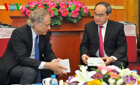 越南祖国阵线中央委员会主席阮善仁会见瑞士客人