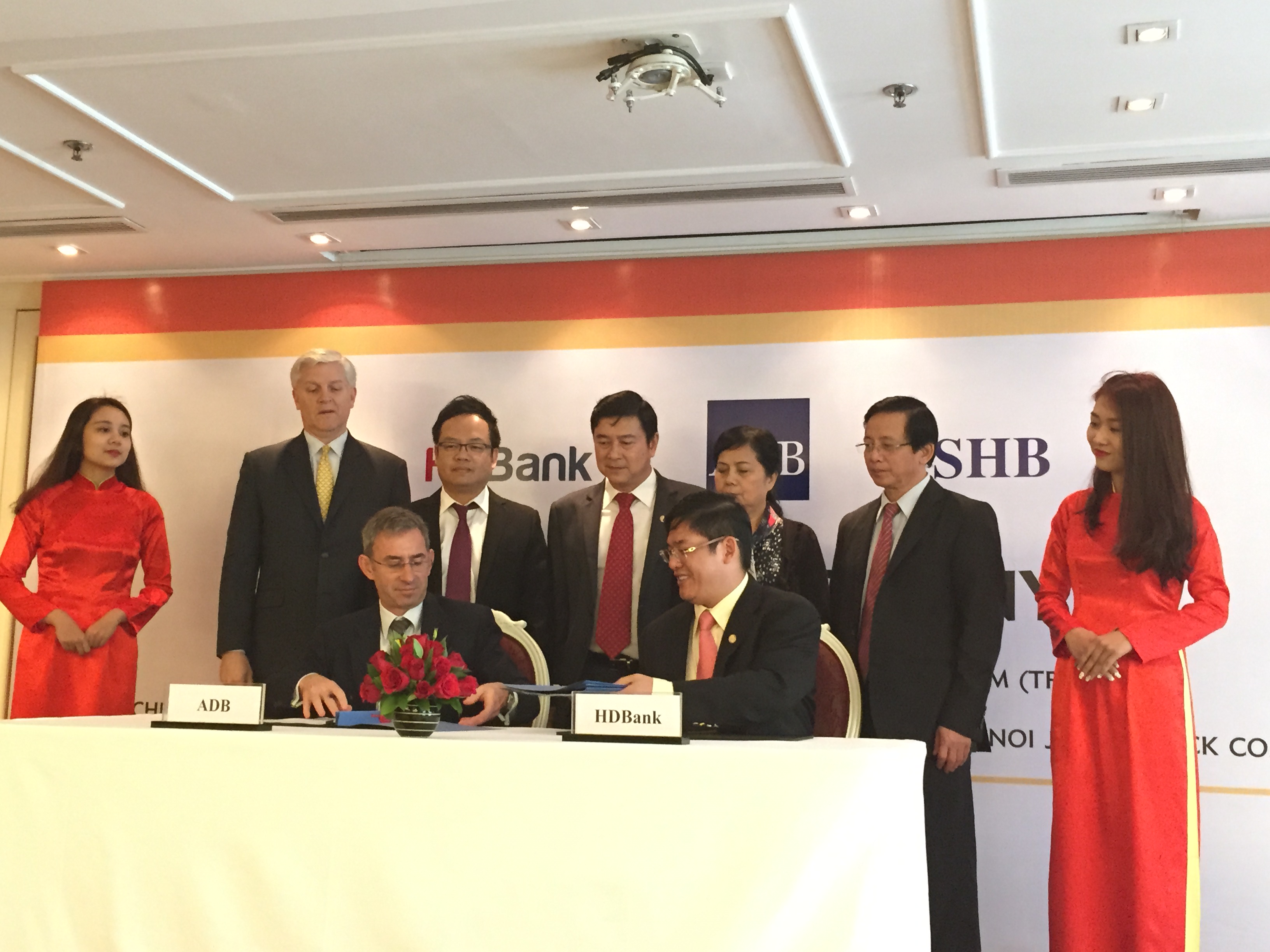 亚行和越南两家银行签署贸易融资计划