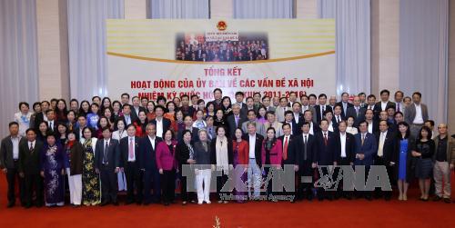 第十三届国会社会问题委员会举行工作总结会议