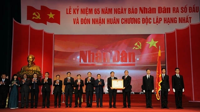 《人民报》社举行创刊65周年庆典暨一级独立勋章受勋仪式
