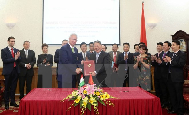 越南与匈牙利促进法律和司法合作