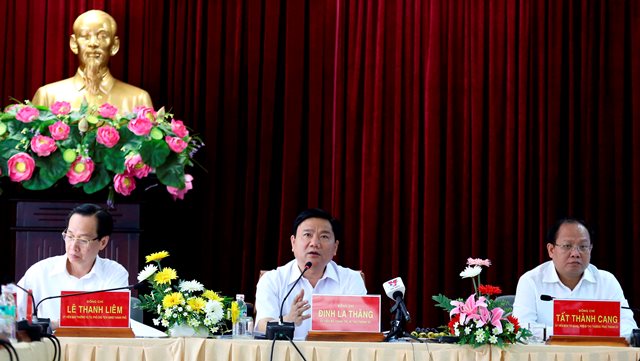 胡志明市委书记丁罗升视察本市党代会决议的学习贯彻和展开落实工作