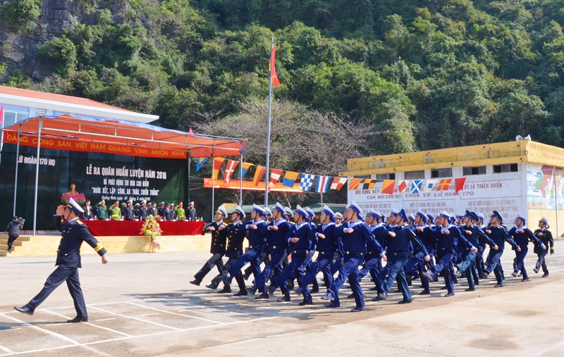 170旅团（海军1区）举行2016年训练出兵仪式