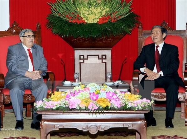 越共中央政治局委员、书记处常务书记丁世兄会见法国共产党常务委员会协调员