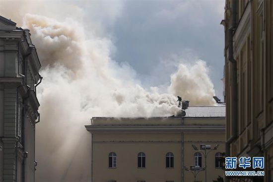 俄罗斯国防部大楼发生火灾