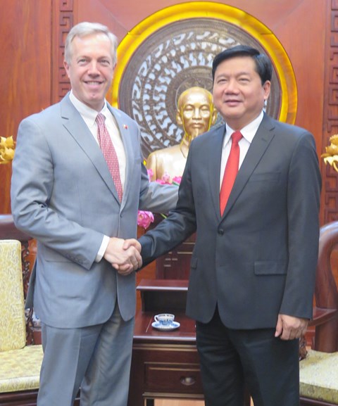 越共中央政治局委员、胡志明市委书记丁罗升会见美国驻越南大使