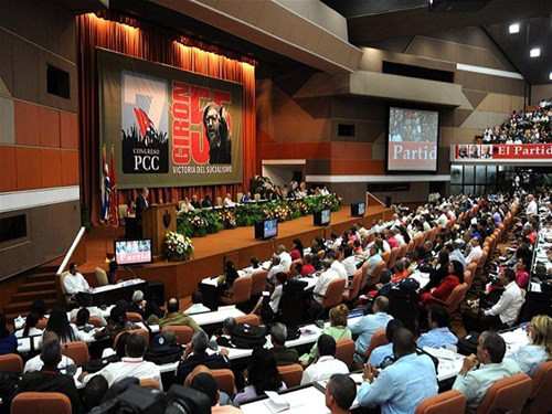 劳尔•卡斯特罗再次当选古共中央第一书记