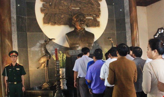 已故越共中央总书记黎笋诞辰109周年纪念典礼在广治省举行