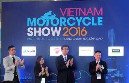 2016年首届汽车摩托车展开展