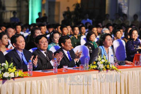国会主席阮氏金银出席“春天—家庭—海洋岛屿”艺术交流晚会