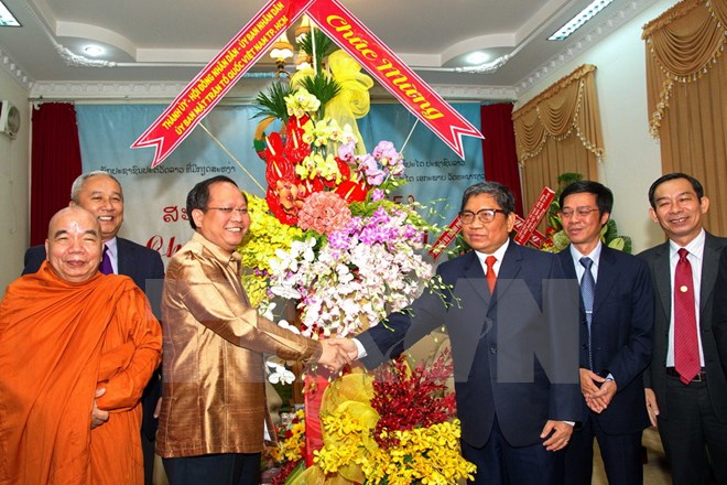 胡志明市领导向老挝和柬埔寨致以传统节日祝福