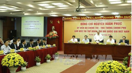 越南政府总理阮春福莅临越南国家油气集团调研指导