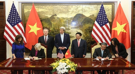 政府副总理兼外交部长范平明与美国国务卿约翰•克里举行会谈