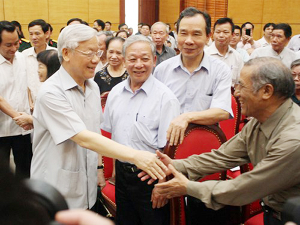 阮富仲总书记与河内市选民接触