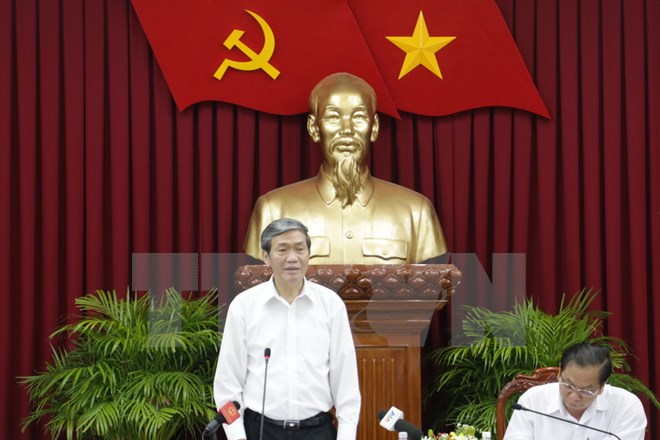 丁世兄同志调研芹苴市