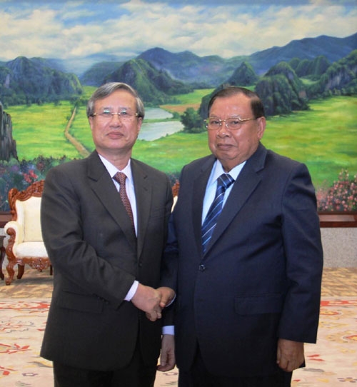 老挝人民革命党中央总书记兼国家主席本扬•沃拉吉会见越共中央检查委员会代表团