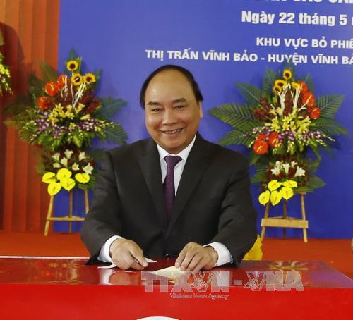 政府总理阮春福赴海防市参加投票