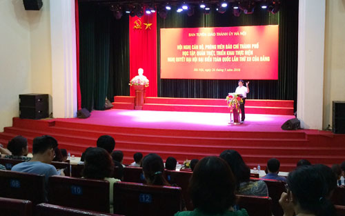 500名记者和编辑人员学习贯彻越共十二大决议精神