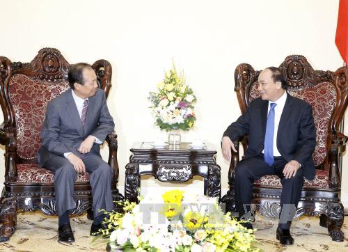 政府总理阮春福会见韩国三星电子公司首席执行官申宗钧