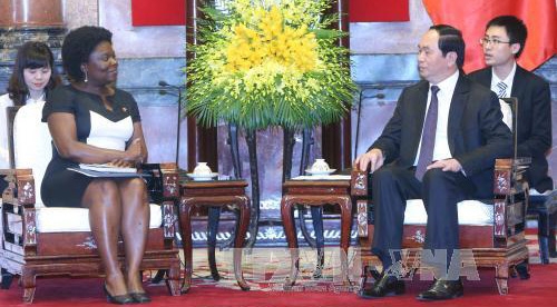 国家主席陈大光会见新任世行东亚太平洋地区副行长维多利亚•克瓦