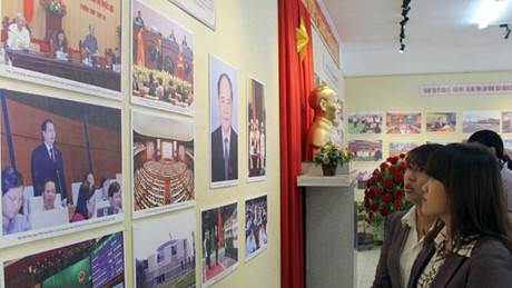 越南国会70年形成与发展研讨会在大叻举行
