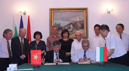 巩固与发展越南和保加利亚友好关系
