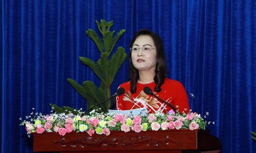 黎氏爱南同志再次当选薄寮省人民议会主席