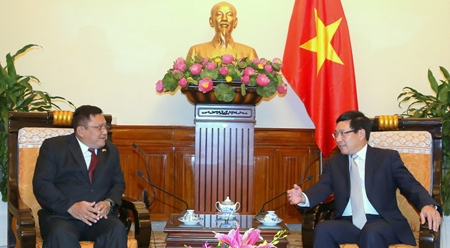 越南政府副总理范平明会见缅甸驻越南大使吴温莱