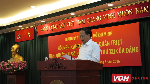 胡志明市退休高级干部学习贯彻党十二大决议精神