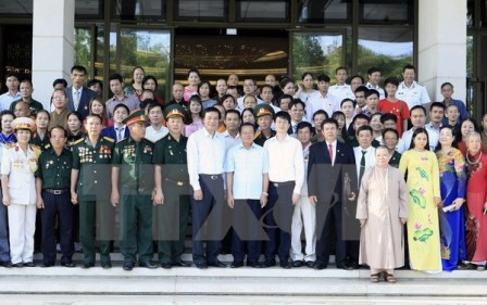 国会副主席杜伯巳会见出席“从大海看祖国”活动代表团