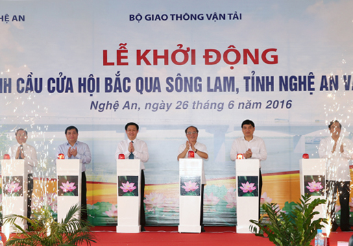 连接义安和河静两省的会门大桥动工兴建