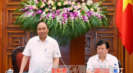 政府总理阮春福同槟椥省领导举行工作会议