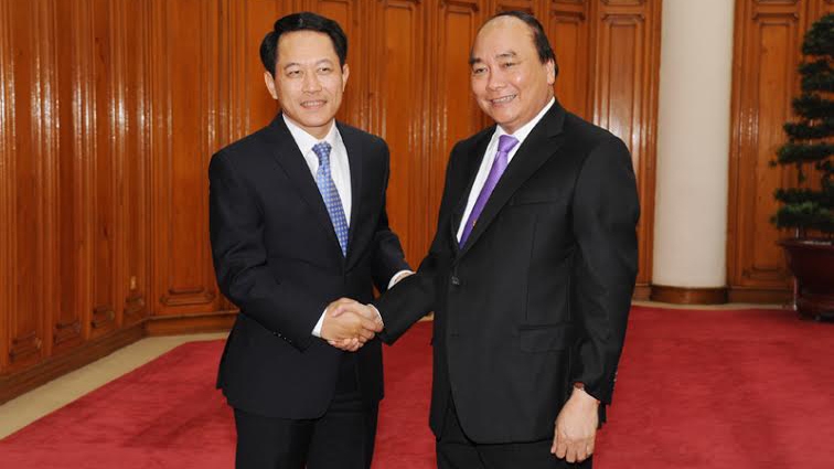 越南政府总理阮春福会见老挝外长