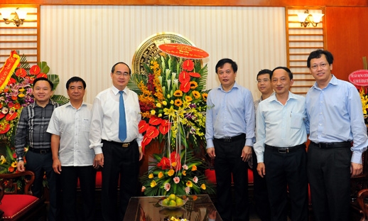 越南祖国阵线中央委员会阮善仁走访慰问政府门户网站