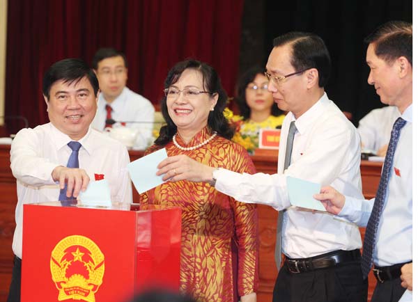 胡志明市第九届人民议会第一次会议召开