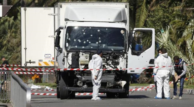 越南领导人就法国尼斯发生恐怖袭击事件向法国领导人致电慰问