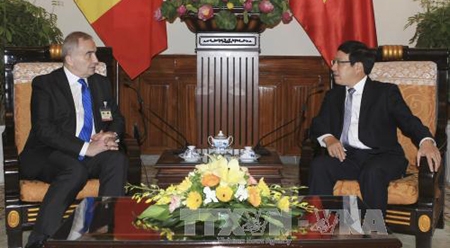 政府副总理兼外交部长范平明会见罗马尼亚外交部长科莫内斯库