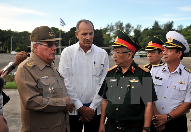 越南国防部高级代表团访问古巴