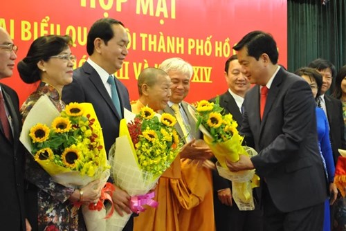 胡志明市第十三届和第十四届国会代表见面会昨日举行